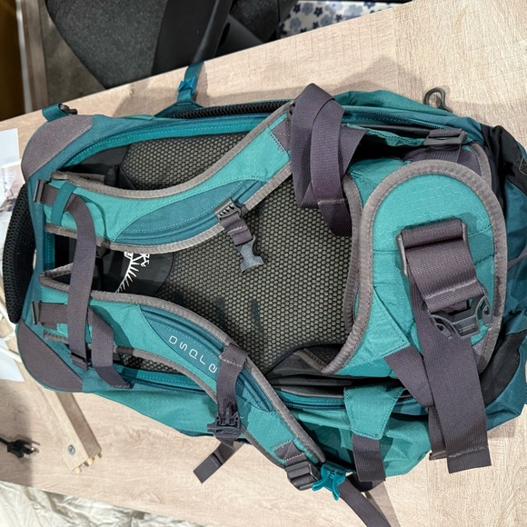 Osprey Fairview 40 Backpack - Picture 8 of 10